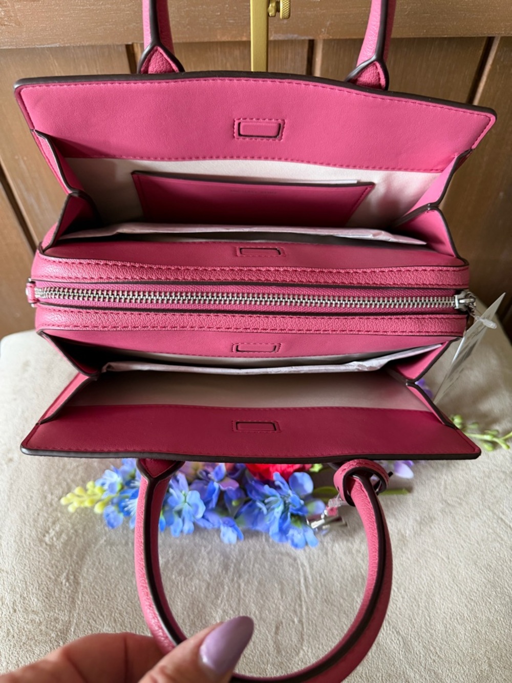 Michael Kors Laila Small Signature Logo Satchel NWT originally $280 - Picture 3 of 5
